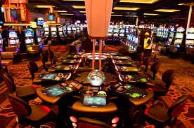 Layar permainan Joker Gaming menampilkan gulungan, garis pembayaran, dan tabel pembayaran dengan simbol dan nilai